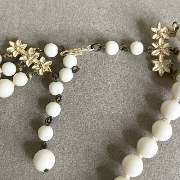 Vintage Triple Strand Graduating White Beaded Choker Necklace - Picture 3 of 3